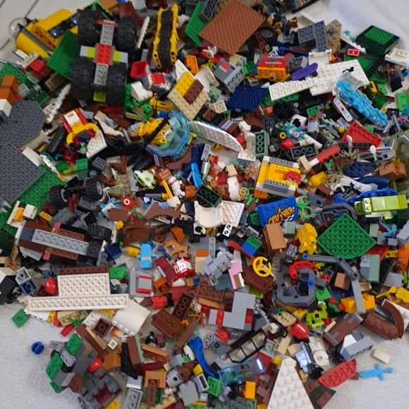 6 pound Lego lot of  mini figures / Some Incomplete But There's Lots - Picture 5 of 6